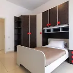 Guesthost - Roomy And Modern Διαμέρισμα *