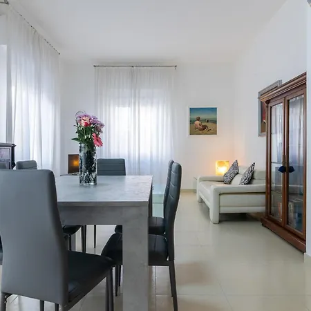 Διαμέρισμα Guesthost - Roomy And Modern Παλέρμο