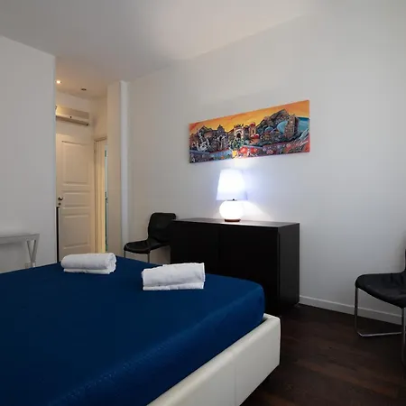 Guesthost - Roomy And Modern Apartman