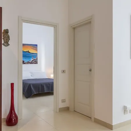 Guesthost - Roomy And Modern *