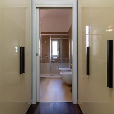 Guesthost - Roomy And Modern