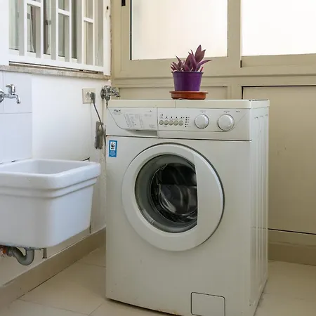 Guesthost - Roomy And Modern Apartman *