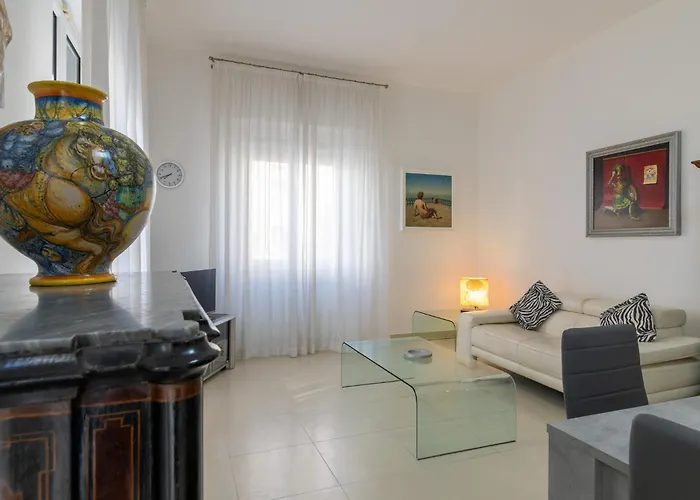 Guesthost - Roomy And Modern *