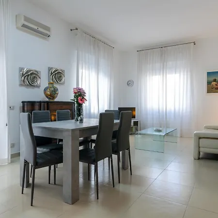Guesthost - Roomy And Modern Appartement *